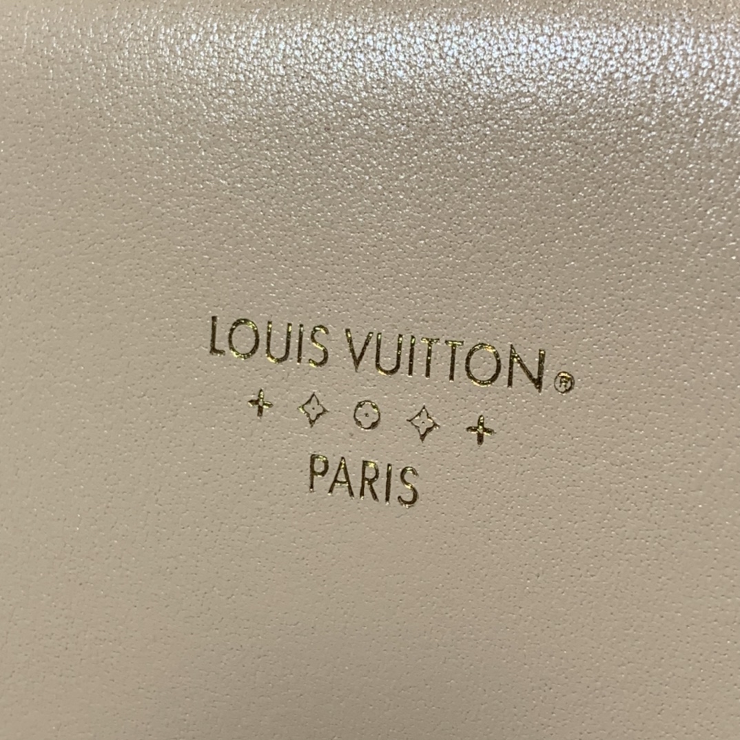 Louis Vuitton LV PONT 9 SOFT Smooth calfskin Shoudler Bag M55950 Cream